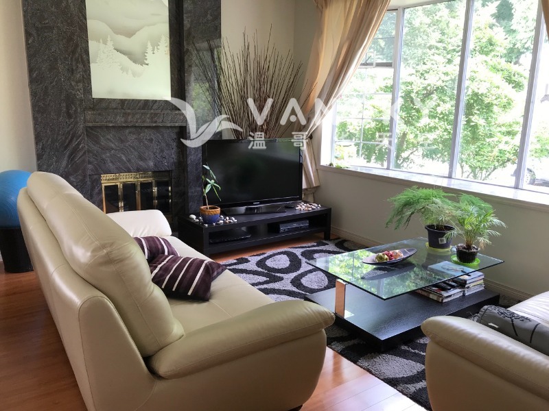 251030144219_TV room.jpeg